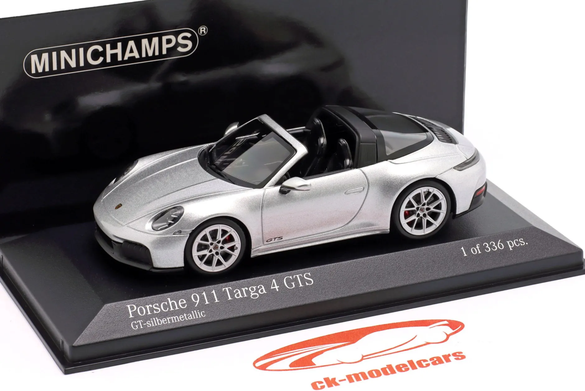 Porsche 911 (992.2) Targa 4 GTS Baujahr 2024 GT-silbermetallic 1:43 Minichamps
