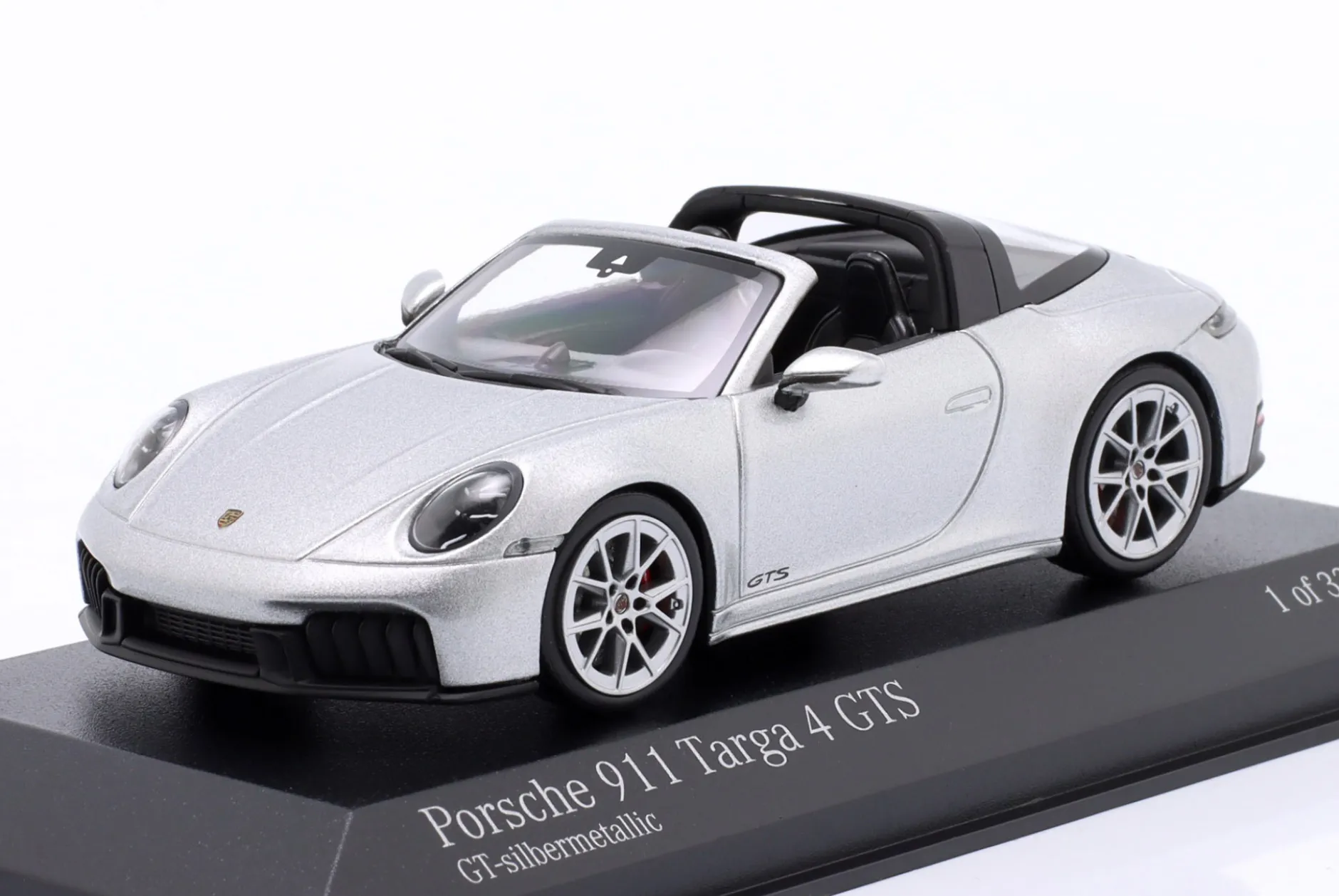 Porsche 911 (992.2) Targa 4 GTS Baujahr 2024 GT-silbermetallic 1:43 Minichamps
