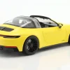Porsche 911 (992) Targa 4 GTS Baujahr 2021 racing gelb 1:18 Minichamps