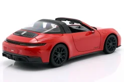 Porsche 911 (992.2) Targa 4 GTS Hybrid Baujahr 2025 rot 1:18 Maisto