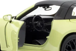 Porsche 911 (992.2) Targa 4 GTS Hybrid Baujahr 2025 gelb 1:18 Maisto