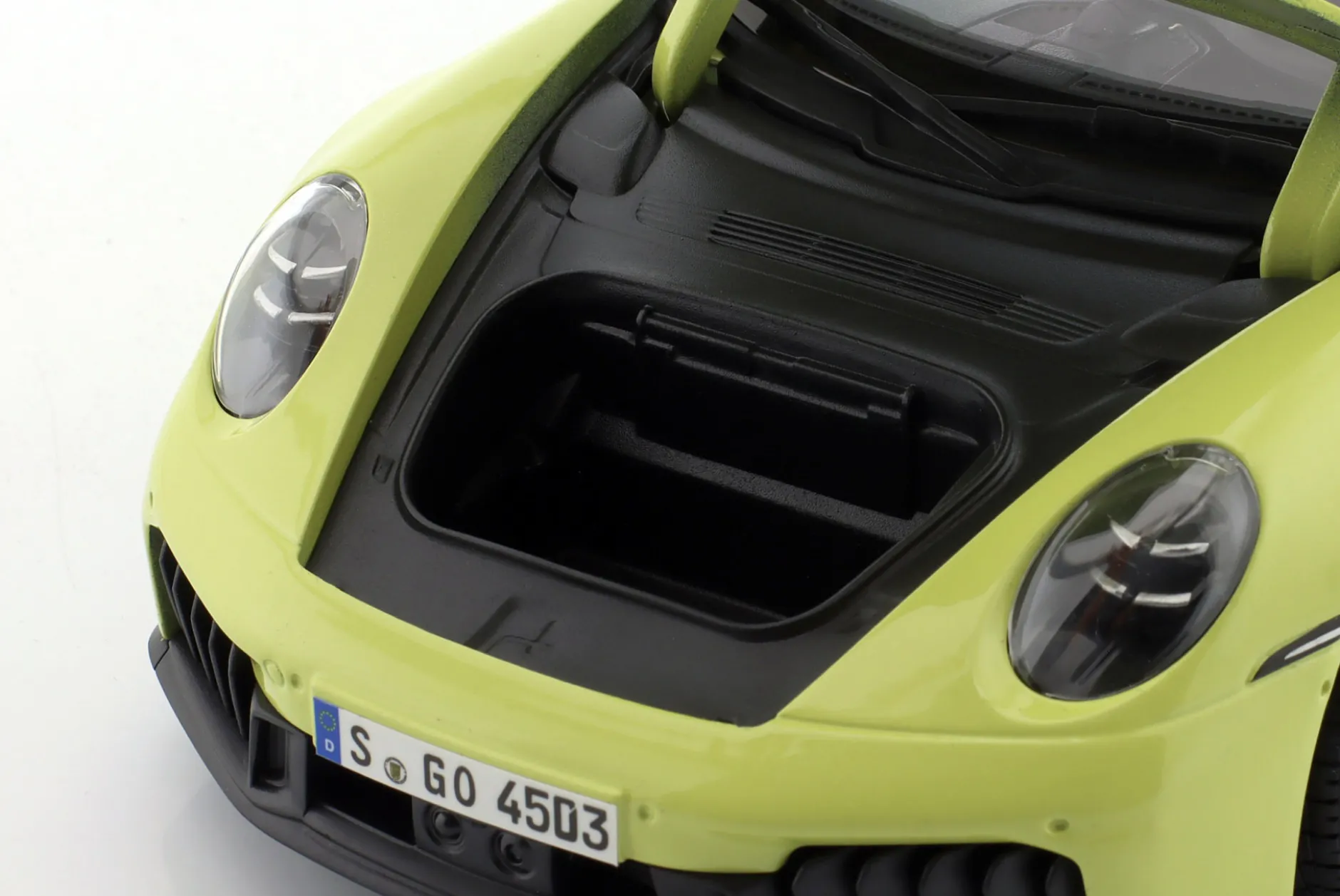 Porsche 911 (992.2) Targa 4 GTS Hybrid Baujahr 2025 gelb 1:18 Maisto