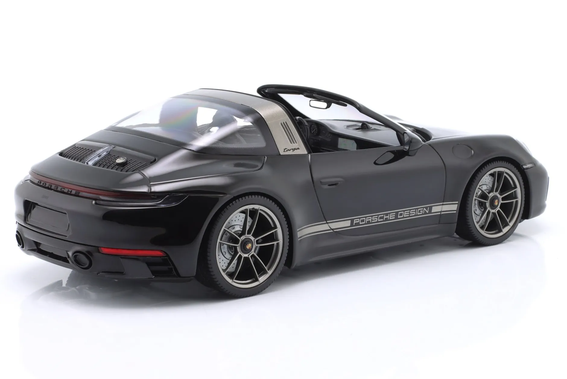 Porsche 911 (992) Targa 4 GTS 50 Jahre Porsche Design schwarz 1:18 Minichamps