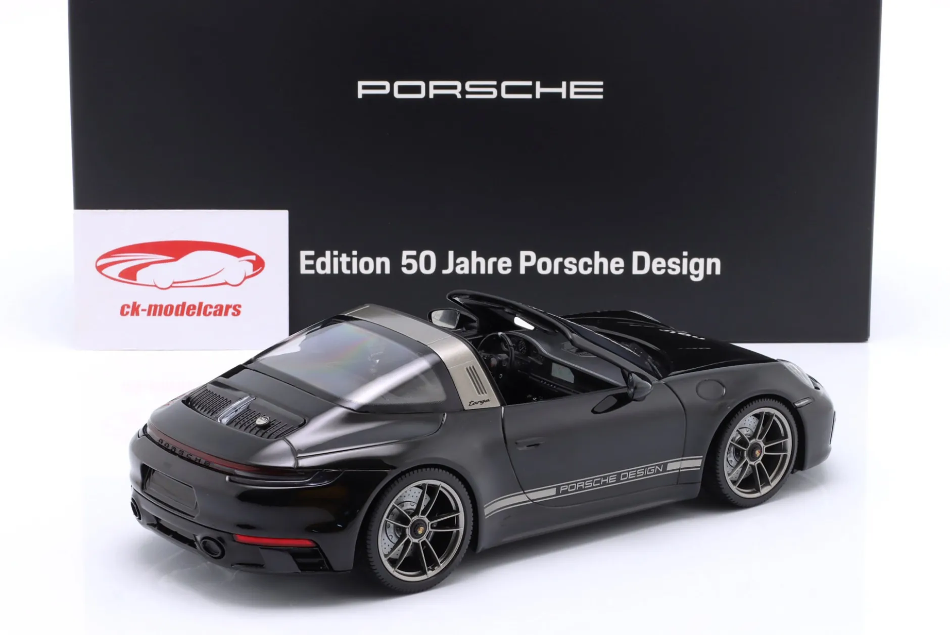 Porsche 911 (992) Targa 4 GTS 50 Jahre Porsche Design schwarz 1:18 Minichamps