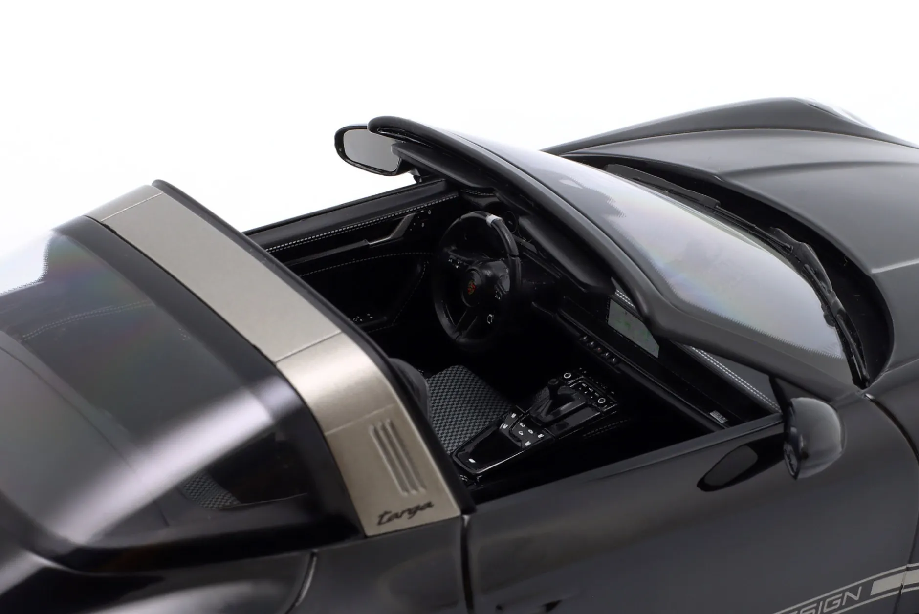 Porsche 911 (992) Targa 4 GTS 50 Jahre Porsche Design schwarz 1:18 Minichamps