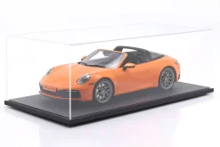 Porsche 911 (992) Targa 4S Baujahr 2021 pastellorange 1:8 GT-Spirit