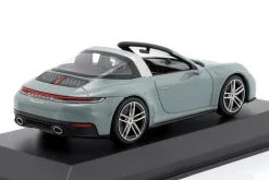 Porsche 911 (992.2) Targa 4S Baujahr 2024 shadegrün metallic 1:43 Spark