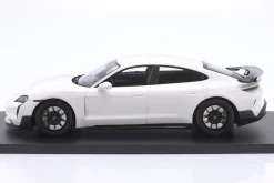 Porsche Taycan Turbo GT Baujahr 2024 weiß 1:18 Minichamps