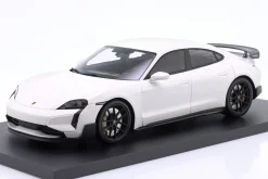 Porsche Taycan Turbo GT Baujahr 2024 weiß 1:18 Minichamps