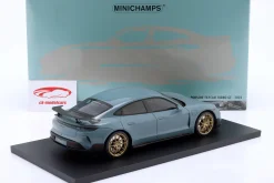 Porsche Taycan Turbo GT Baujahr 2024 shadegreen 1:18 Minichamps