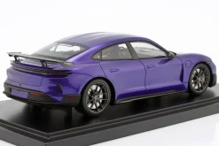 Porsche Taycan Turbo GT mit Weissach-Paket purple sky metallic 1:18 Minichamps