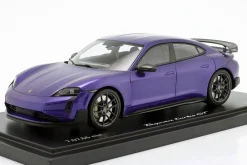 Porsche Taycan Turbo GT mit Weissach-Paket purple sky metallic 1:18 Minichamps