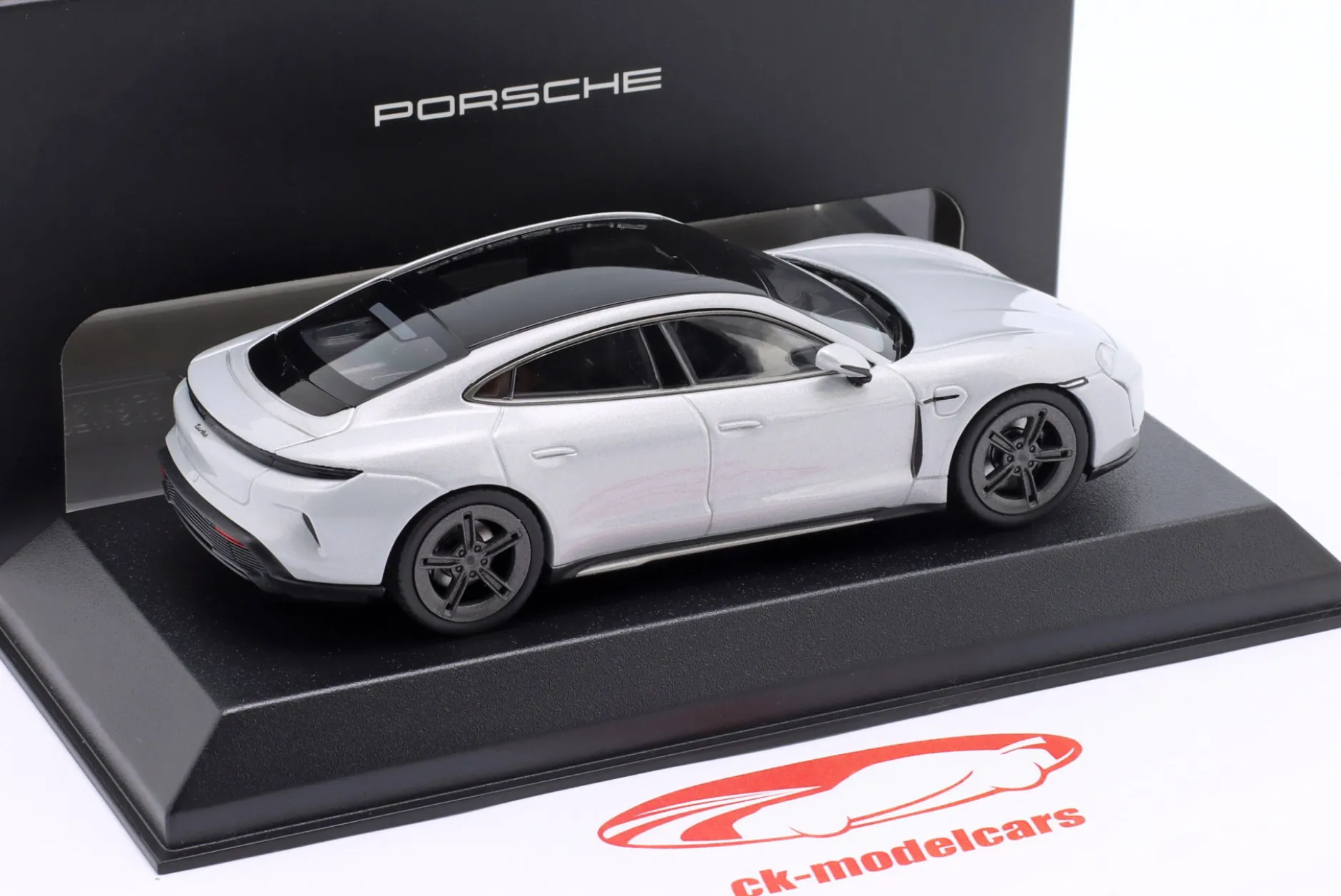 Porsche Taycan Turbo (J1 PA) eisgrau metallic 1:43 Norev