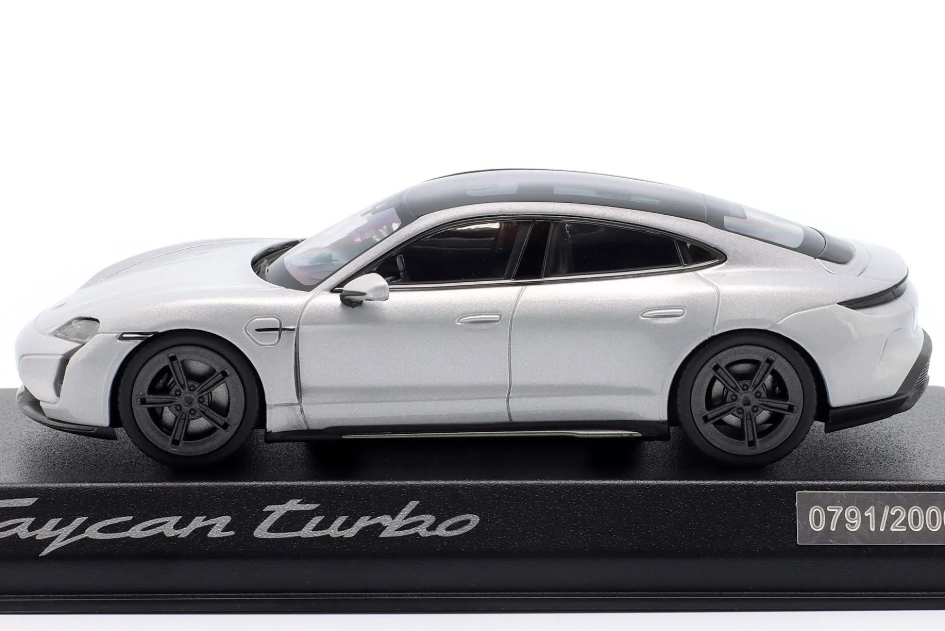 Porsche Taycan Turbo (J1 PA) eisgrau metallic 1:43 Norev
