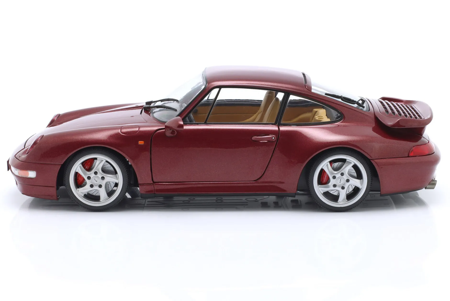 Porsche 911 (993) Turbo Baujahr 1997 Arena rot 1:18 Solido