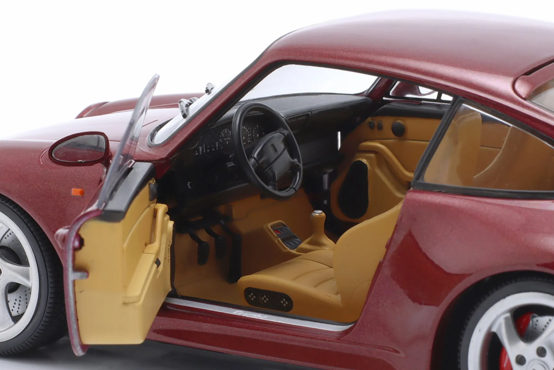 Porsche 911 (993) Turbo Baujahr 1997 Arena rot 1:18 Solido