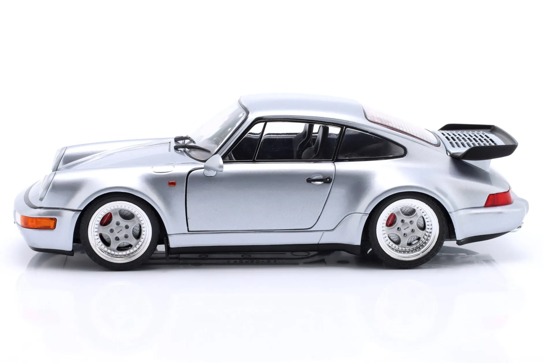 Porsche 911 (964) Turbo 3.6 Baujahr 1990 polarsilber 1:18 Solido