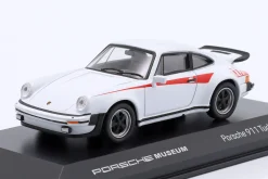 Porsche 911 Turbo 3.0 Baujahr 1975-1977 weiß / rot / schwarze Reifen 1:43 Welly