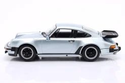 Porsche 911 (930) Turbo 3.3 Coupe Baujahr 1977 silber 1:18 KK-Scale