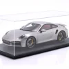 Porsche 911 (992.1) Turbo S Baujahr 2020 silber metallic 1:8 GT-Spirit