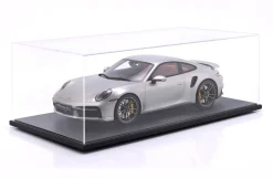 Porsche 911 (992.1) Turbo S Baujahr 2020 silber metallic 1:8 GT-Spirit