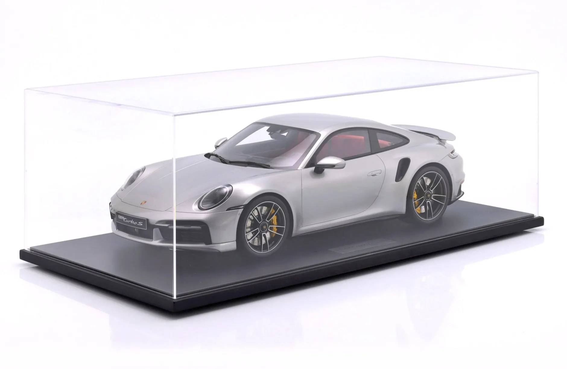 Porsche 911 (992.1) Turbo S Baujahr 2020 silber metallic 1:8 GT-Spirit