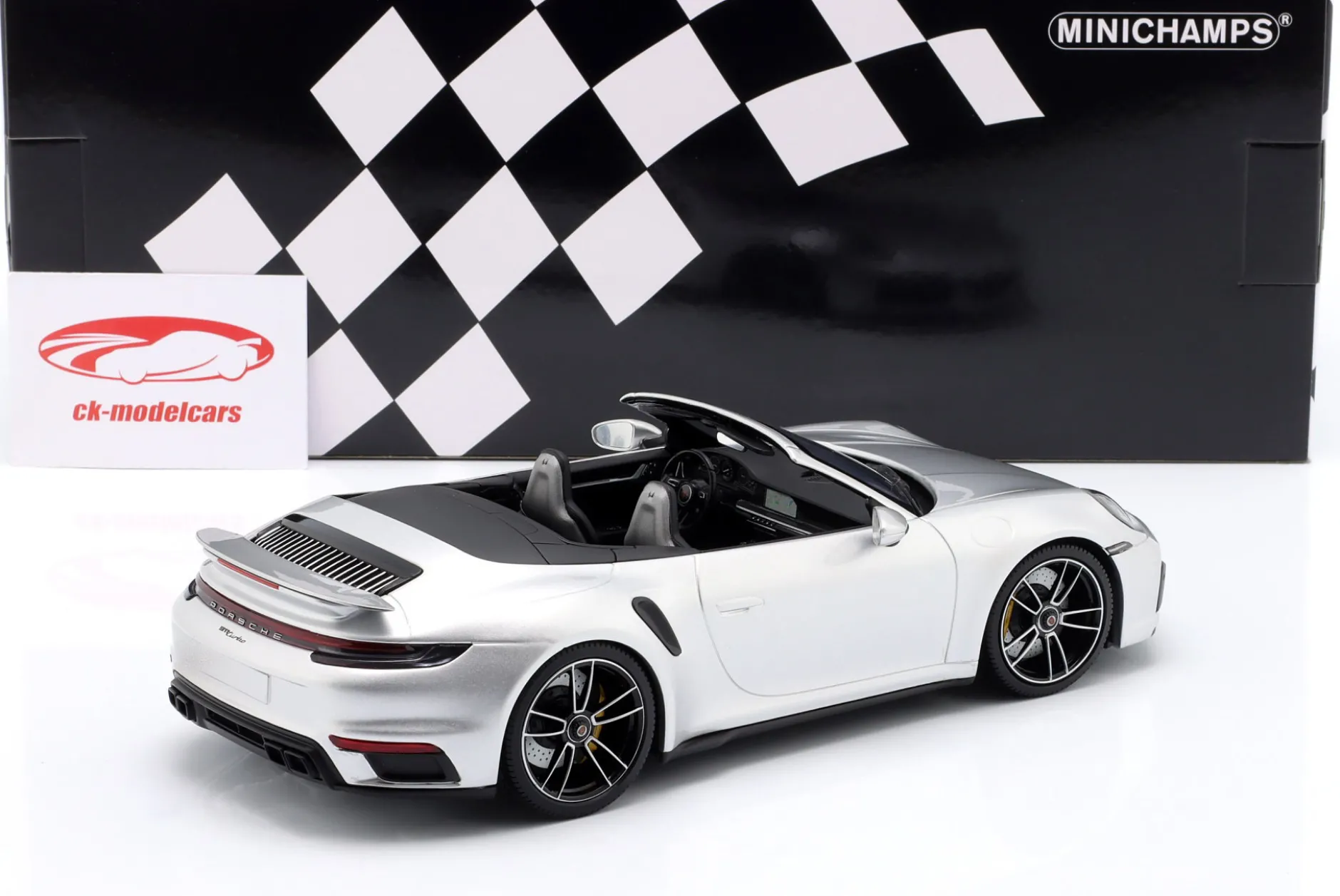Porsche 911 (992) Turbo S Cabriolet Baujahr 2020 silber 1:18 Minichamps