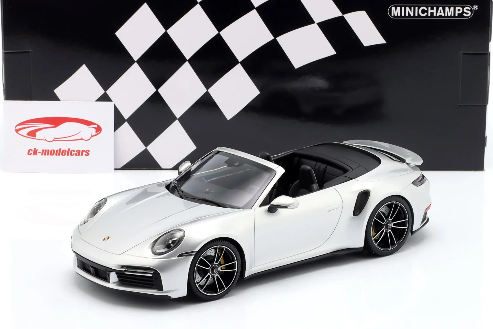 Porsche 911 (992) Turbo S Cabriolet Baujahr 2020 silber 1:18 Minichamps