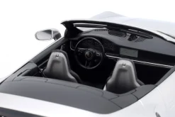 Porsche 911 (992) Turbo S Cabriolet Baujahr 2020 silber 1:18 Minichamps
