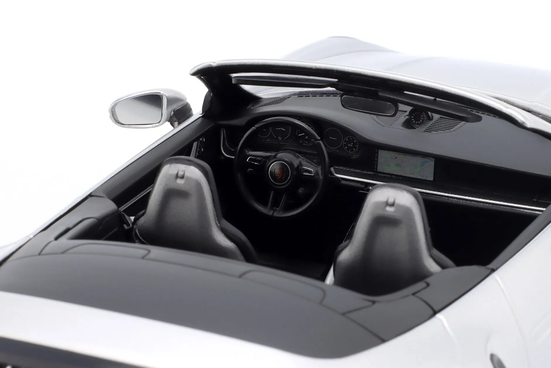 Porsche 911 (992) Turbo S Cabriolet Baujahr 2020 silber 1:18 Minichamps