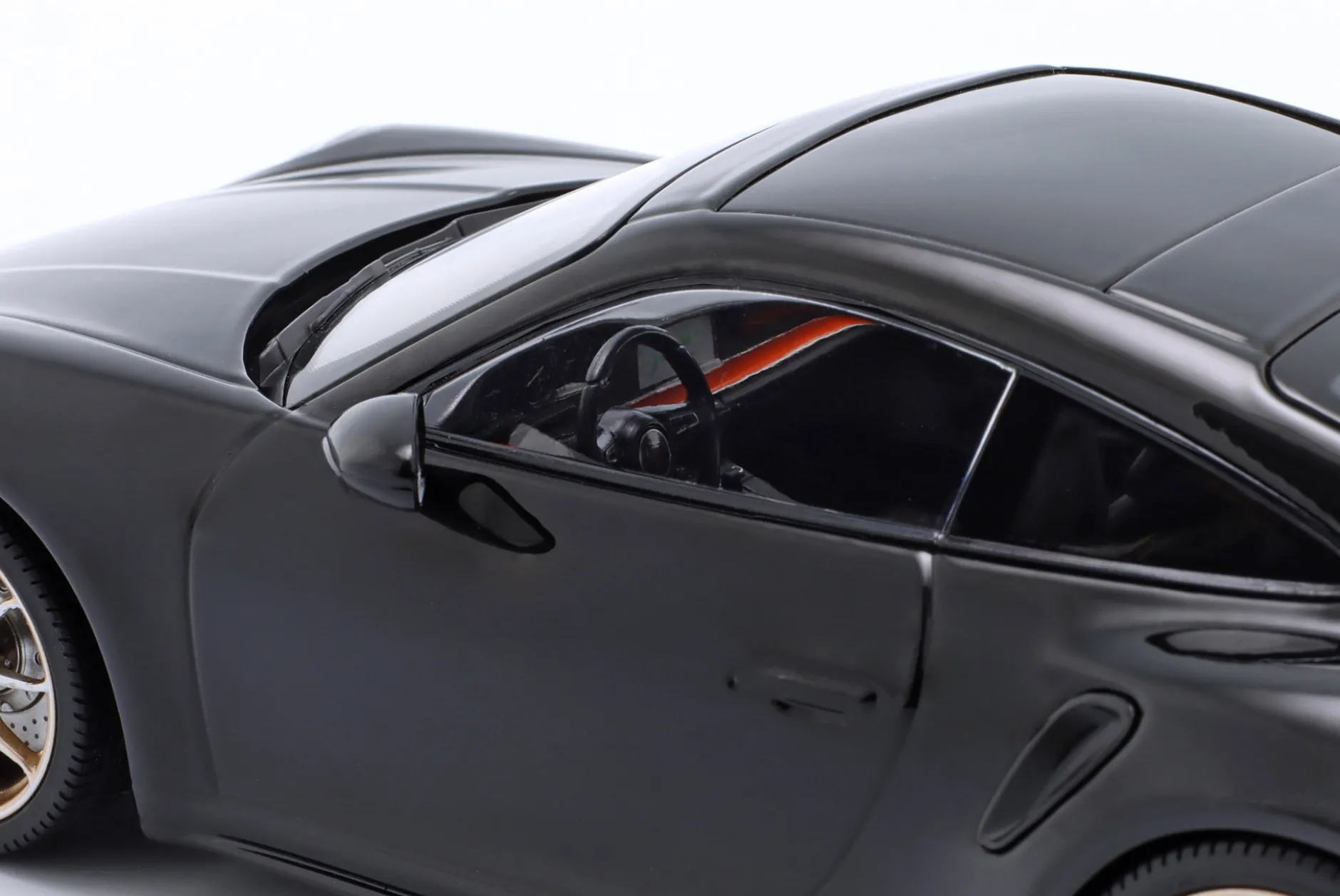 Porsche 911 (992) Turbo S Coupe Movie Bad Boys 2024 schwarz 1:18 Minichamps