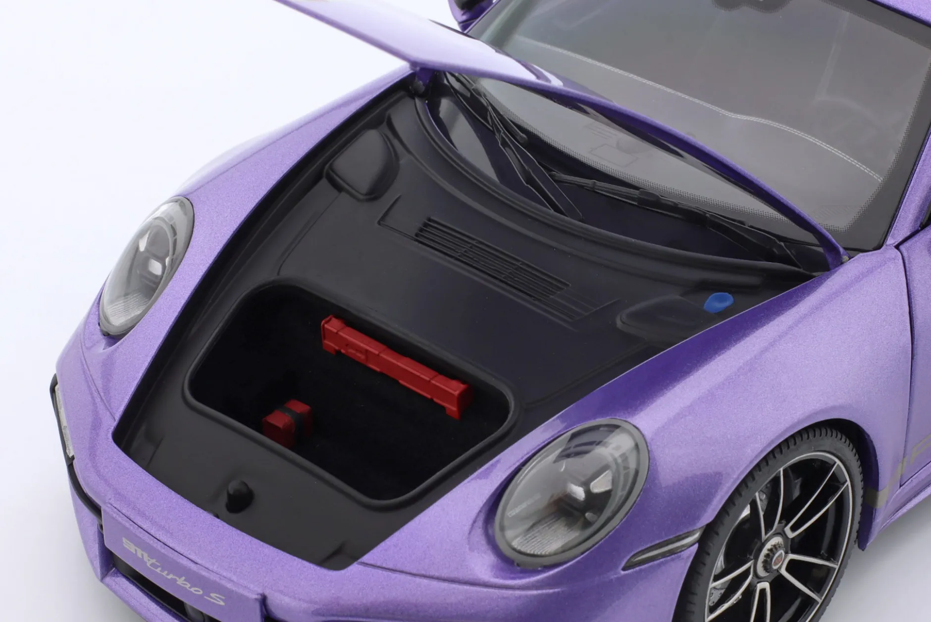Porsche 911 (992) Turbo S Coupe Sport Design 2021 viola 1:18 Minichamps