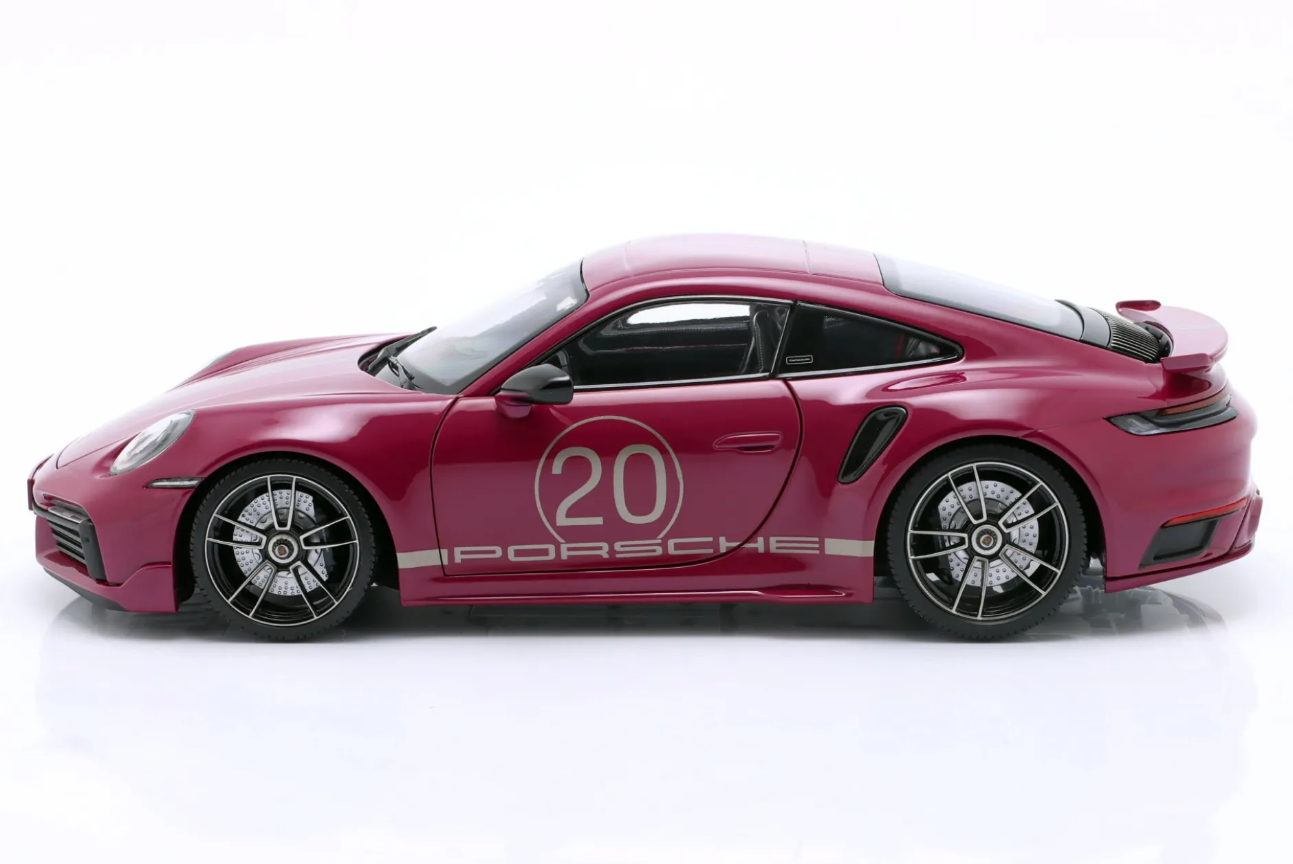 Porsche 911 (992) Turbo S Coupe Sport Design 2021 rot 1:18 Minichamps