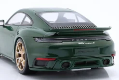 Porsche 911 (992) Turbo S Coupe Sport 2024 grün / goldene Felgen 1:18 Minichamps