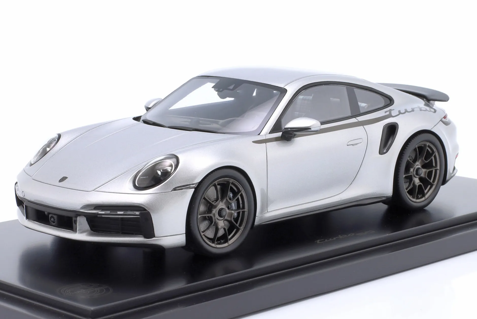 Porsche 911 (992) Turbo S 50 Jahre Porsche GT-silbermetallic 1:18 Spark