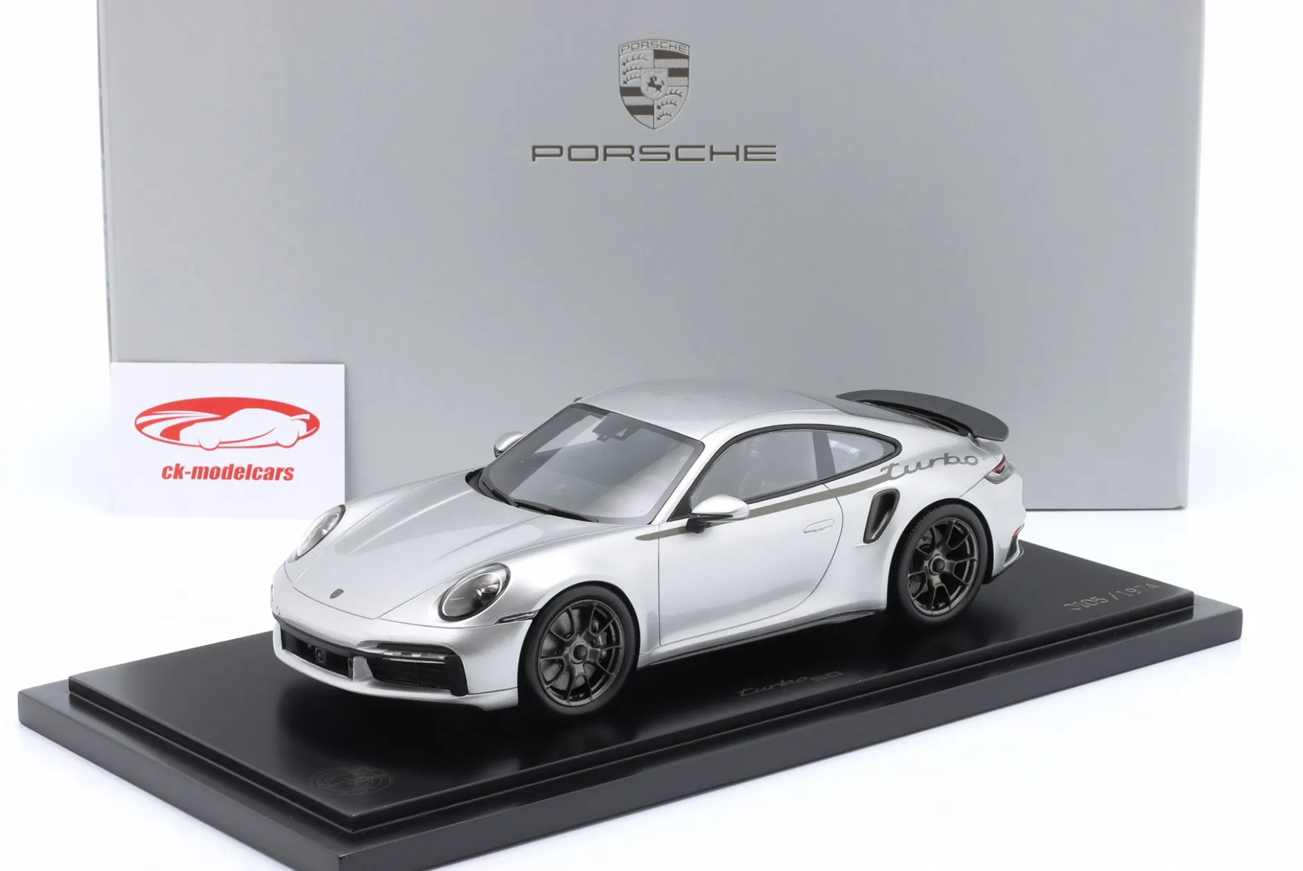 Porsche 911 (992) Turbo S 50 Jahre Porsche GT-silbermetallic 1:18 Spark