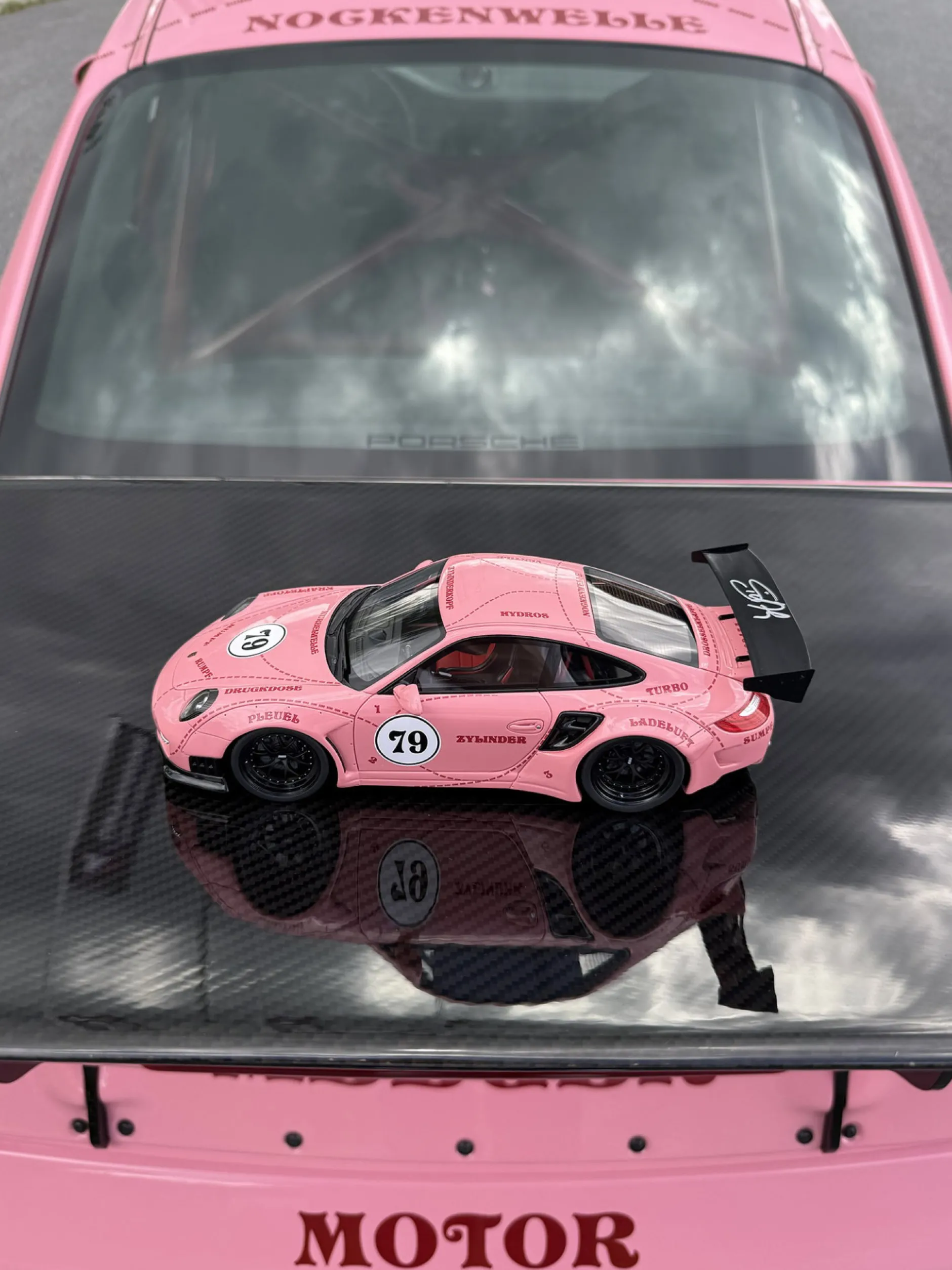 Porsche 911 (997) Turbo S LBWK Sidney Hoffmann "Die Sau" #79 pink 1:18 WERK83
