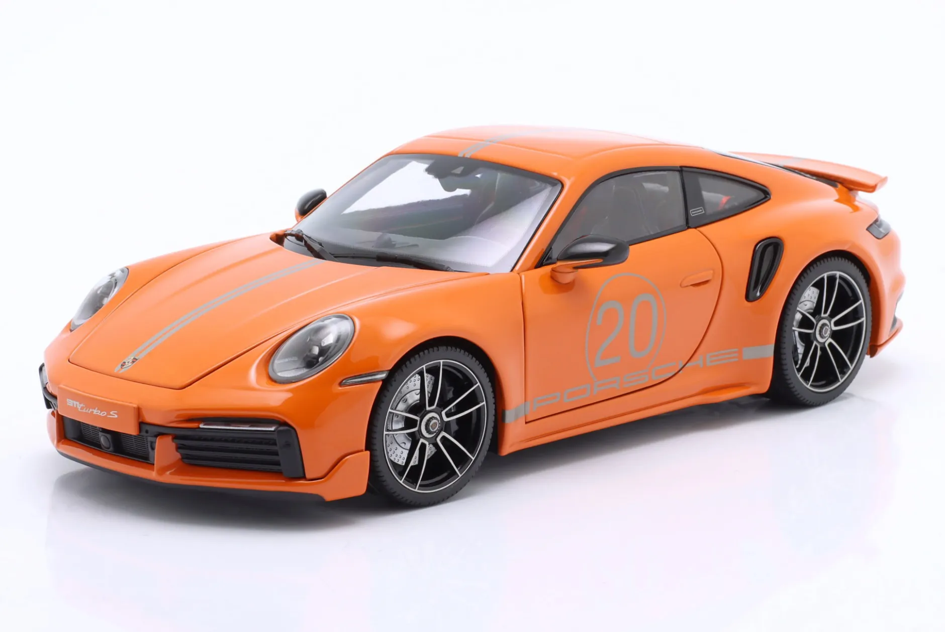 Porsche 911 (992) Turbo S Sport Design 2021 orange 1:18 Minichamps