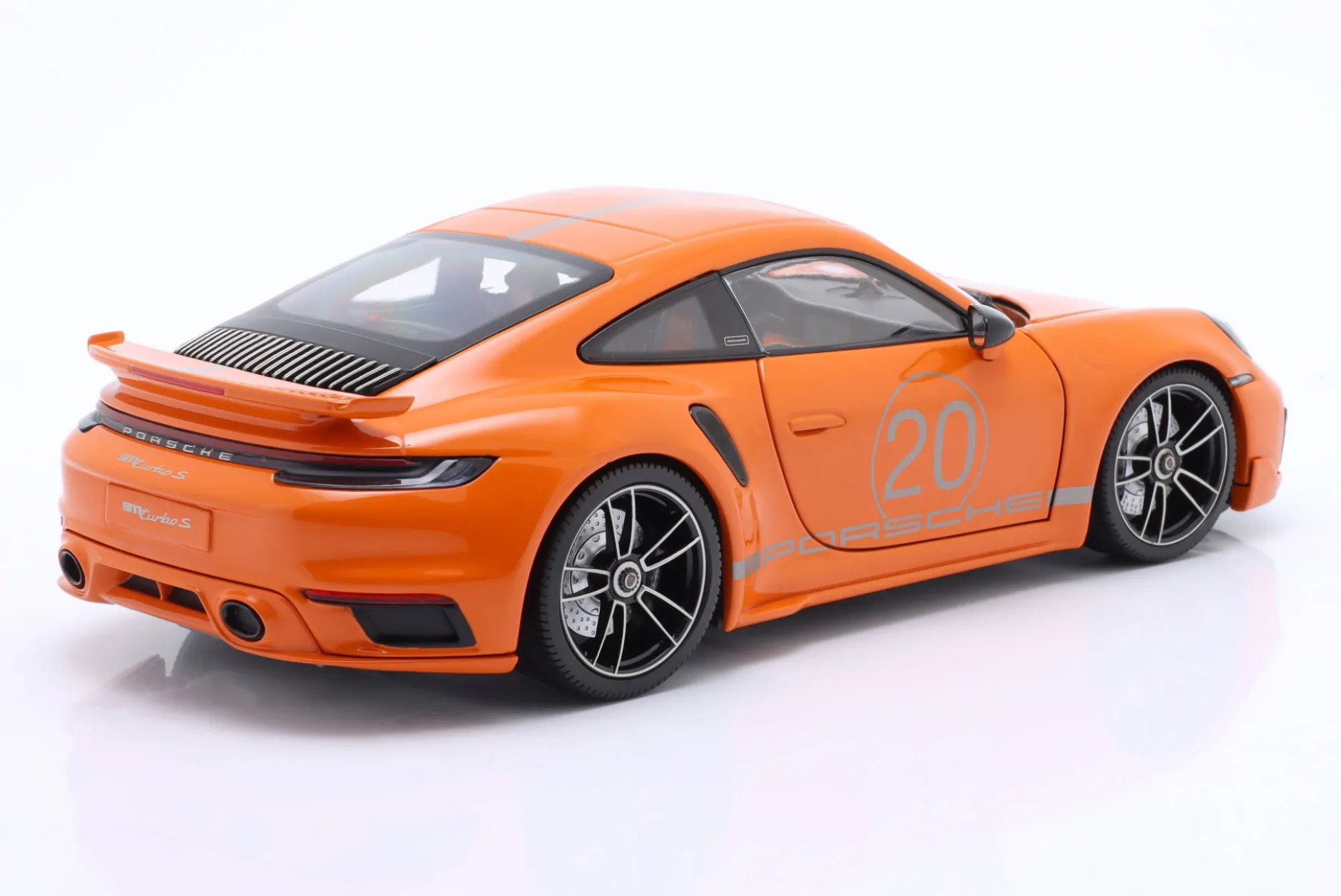 Porsche 911 (992) Turbo S Sport Design 2021 orange 1:18 Minichamps