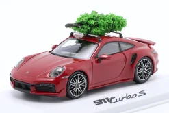 Porsche 911 (992) Turbo S Weihnachts Edition mit Tannenbaum karminrot 1:43 Minichamps