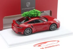 Porsche 911 (992) Turbo S Weihnachts Edition mit Tannenbaum karminrot 1:43 Minichamps