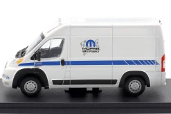 Ram Promaster 2500 Baujahr 2018 weiß / blau 1:43 Greenlight