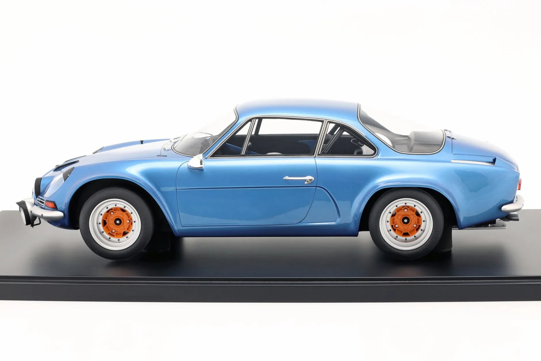 Renault Alpine A110 1800 Coupe Gr.4 1973 blau metallic mit Vitrine 1:8 GT-Spirit