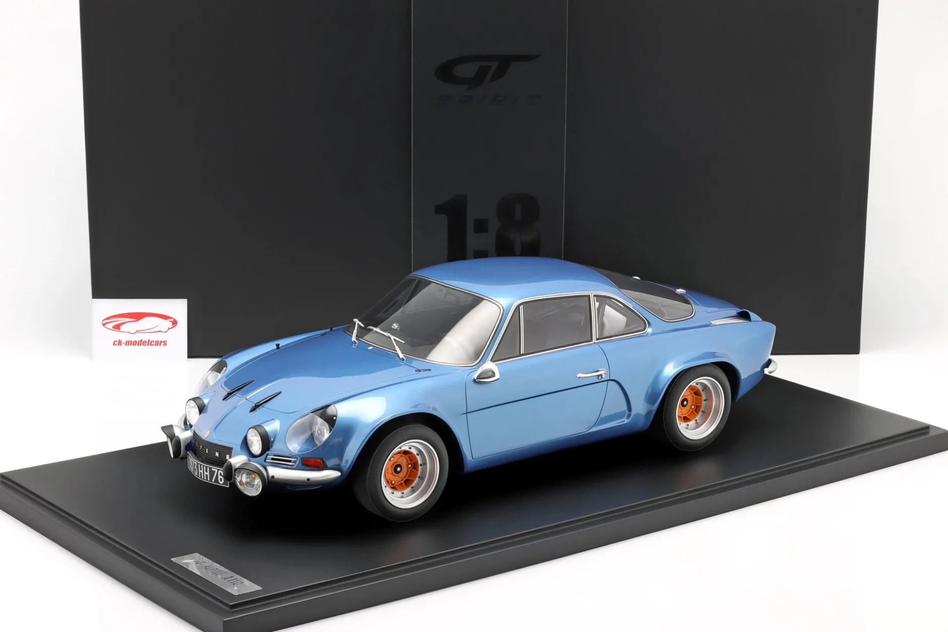 Renault Alpine A110 1800 Coupe Gr.4 1973 blau metallic mit Vitrine 1:8 GT-Spirit