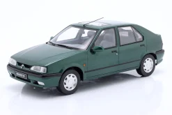Renault 19 Baujahr 1994 britisch grün metallic 1:18 Triple9