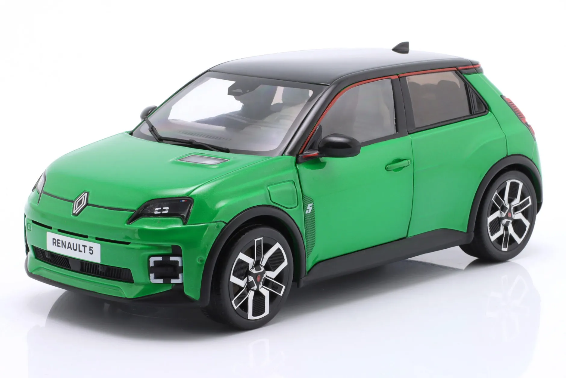 Renault 5 E-Tech Baujahr 2024 popgrün 1:18 Solido