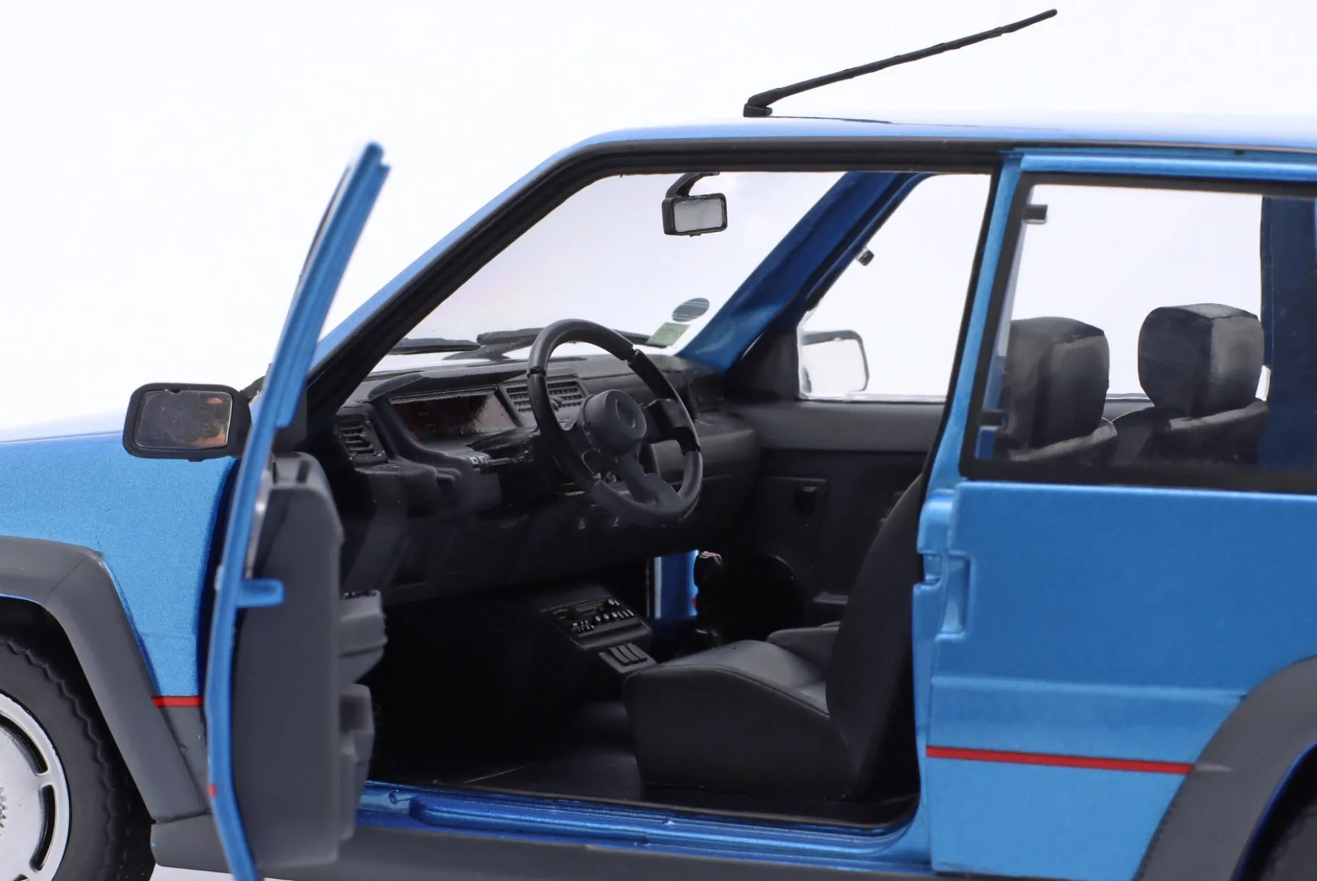 Renault 5 GT Turbo MK1 Baujahr 1985 Alpine blau 1:18 Solido