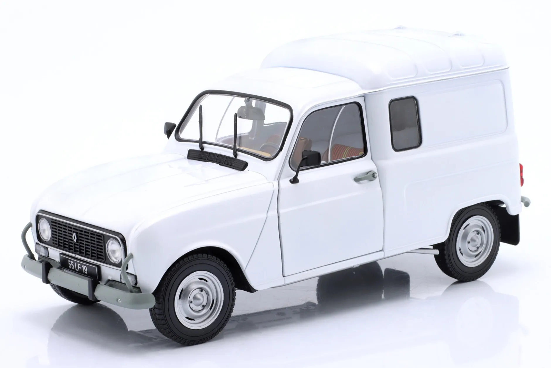 Renault 4LF4 Baujahr 1975 weiß 1:18 Solido