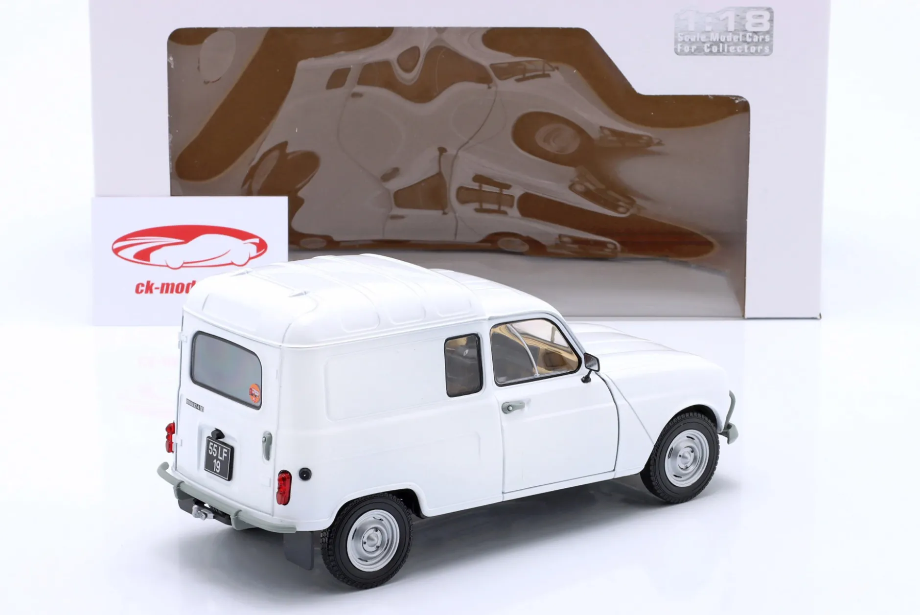 Renault 4LF4 Baujahr 1975 weiß 1:18 Solido