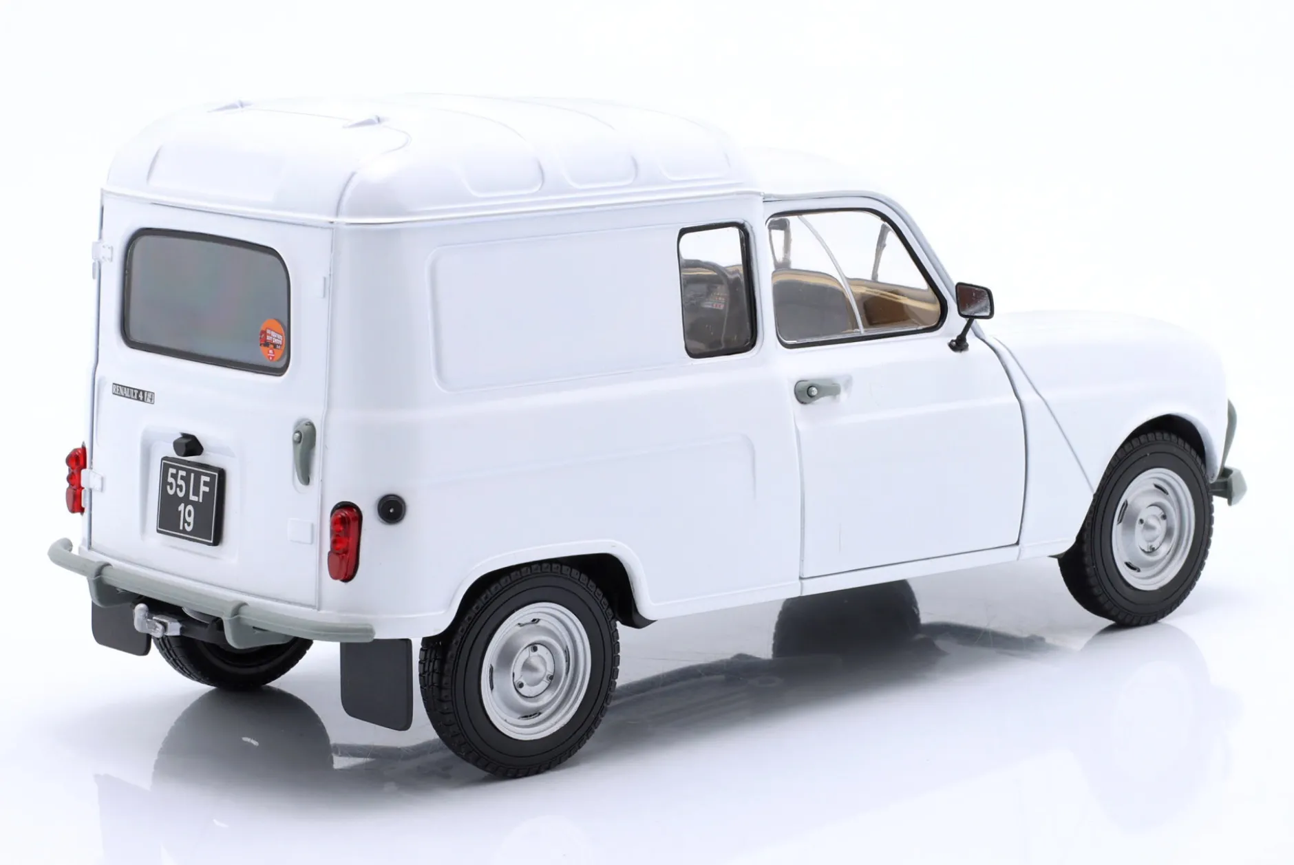 Renault 4LF4 Baujahr 1975 weiß 1:18 Solido